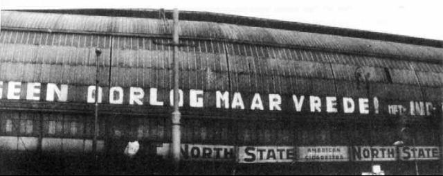 Leus op station Amsterdam CS 1949 tegen Nederlandse troepenzending Indonesie