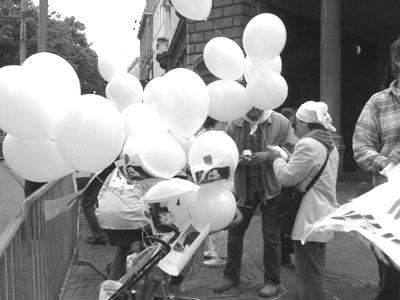 Zaterdag 12, Den Haag. Kinderwagens Protest