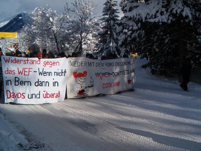 Anarchisten demonstreren in Davos tegen het WEF
