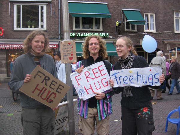 Free Hugs op Niet-Winkeldag