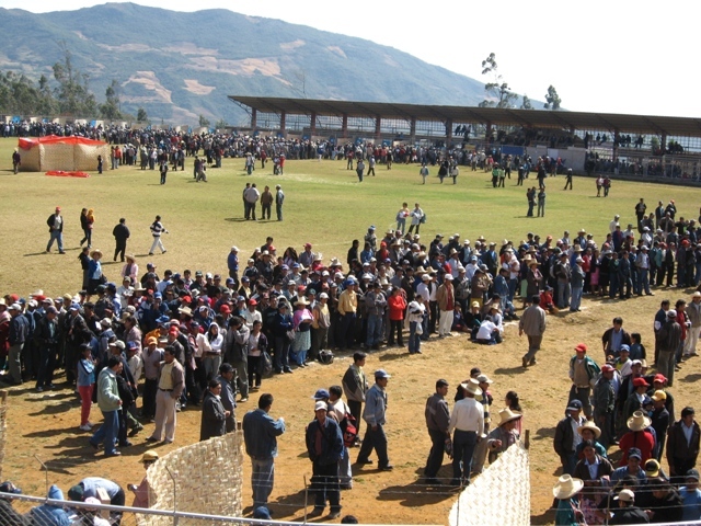 Massale opkomst voor de consulta in Ayabaca.