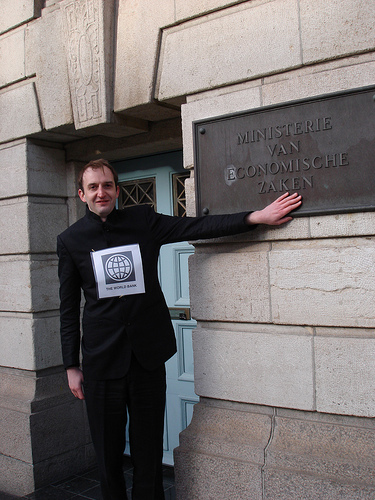 Vertegenwoordiger van de Wereldbank komt aan bij EZ