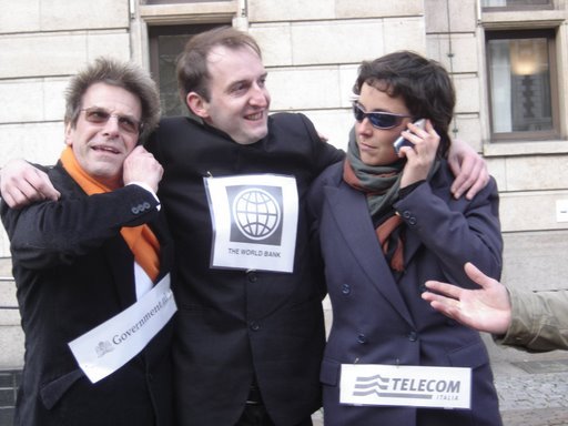 Gezellig bij elkaar: Telecom Italia, World Bank en de Nederlandse Regering