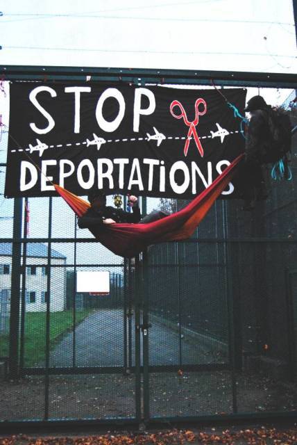 Stop deportation day: blockade of Vottem detention centre
