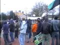 150 mensen staan voor de poort van BPRC in Rijswijk