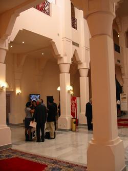 Binnen in het conferentiecentrum in Marrakech