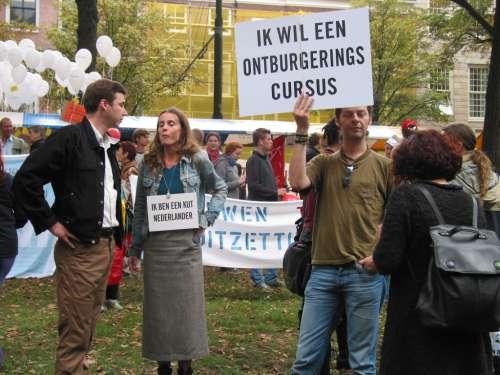 foto van Keer het Tij manifestatie tijdens Prinsjesdag 2002 in Den Haag
