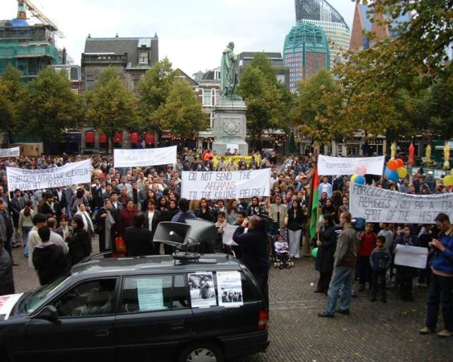 Afghaanse vluchtelingen demonstreren, Plein, Den Haag