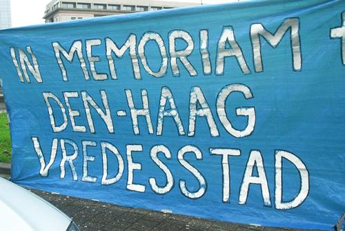Vredesstad Den Haag ten grave gedragen
