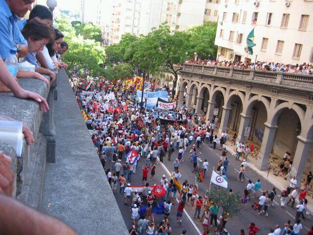 Vredesmars ter opening van het WSF in Porte Alegre