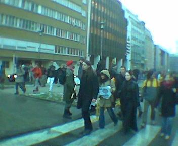 demonstranten vluchten het park in