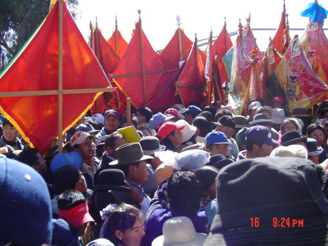 De buurtcommitees aan het begin van de marcha in El Alto