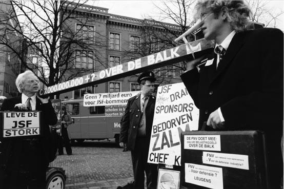 Protest in 2002 tegen JSF op PLein in Den Haag