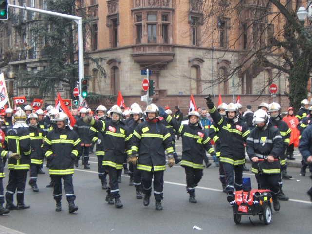Firefighters at Strasbourg demonstration