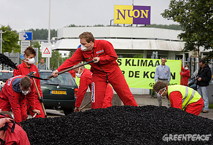 Greenpeace voert actie tegen bouw kolencentrales Nuon 5-7-07 (foto Greenpeace)