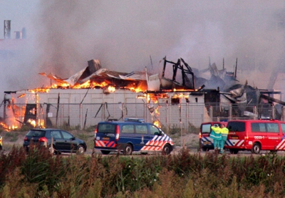 Brandstichting van directiekeet op bouwterrein detentiecentrum Rotterdam Airport
