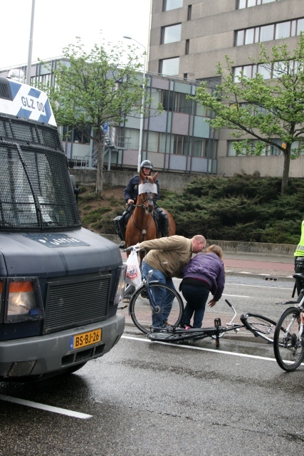 aanrijding door smeris te paard