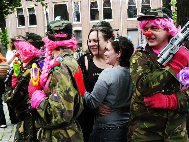 The main task the Pink Clown Army offered: protection on moments of love!
