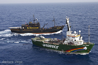 SSCS 'Steve Irwin' & GP 'Artic Sunrise' @ Middelandse zee