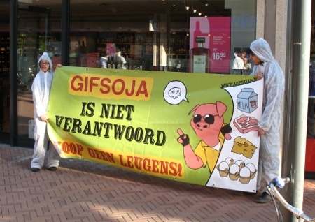 Actie tegen gifsoja-producten bij Albert Heijn