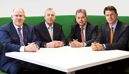 v.l.n.r.: N.J. de Vries (voorzitter), M.J. Rogers, J. Ruis, R.P. van Wingerden