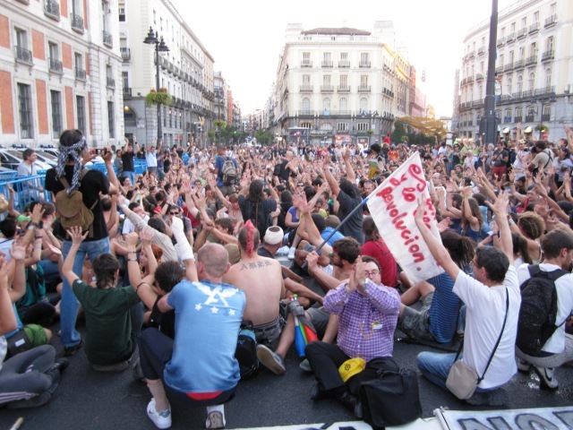 duizenden 'Indignados' (verontwaardigden) demonstreren 27 juli in Madrid. Op de 