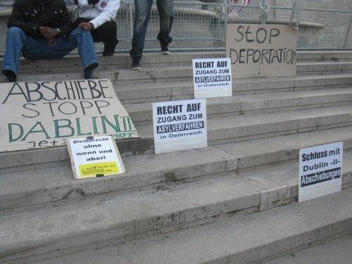 Stop deportation! Admission of asylum status of Somalian Refugees! Stop deportation! Admission of asylum status of Somalian Refugees!