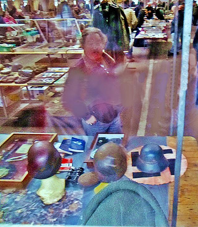 Nazispullen op nazibeurs Duidam 26 nov 2022 foto A. Graaff