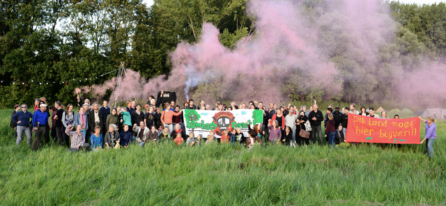 Eviction resisters at the Boterbloem organic farm, show solidarity with Hambi