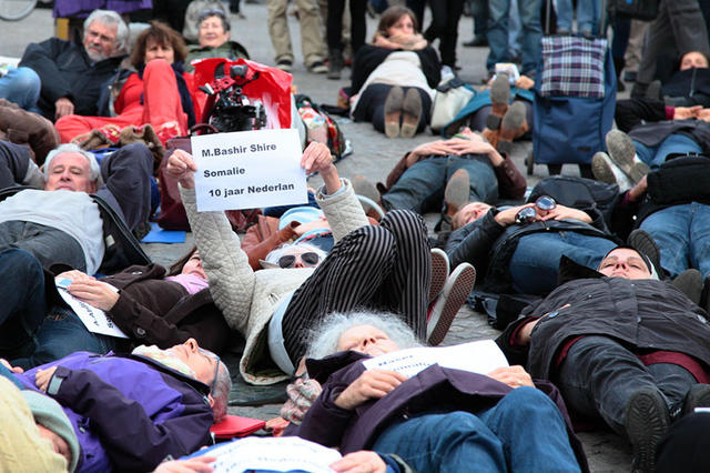 Liggen op de Dam voor opvang van vluchtelingen