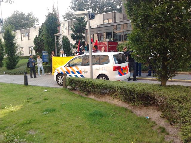 Ja ja, smeris en kapitaal, 2 handen op 1 buik. Bastion Hotels is Basterds !!!!