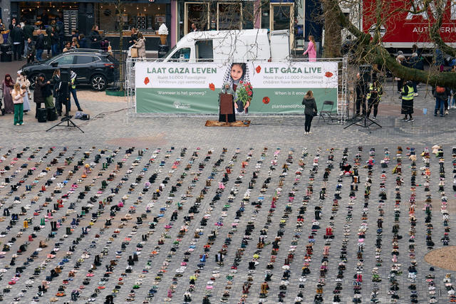 Plein met veel kinderschoenen, eerdere actie